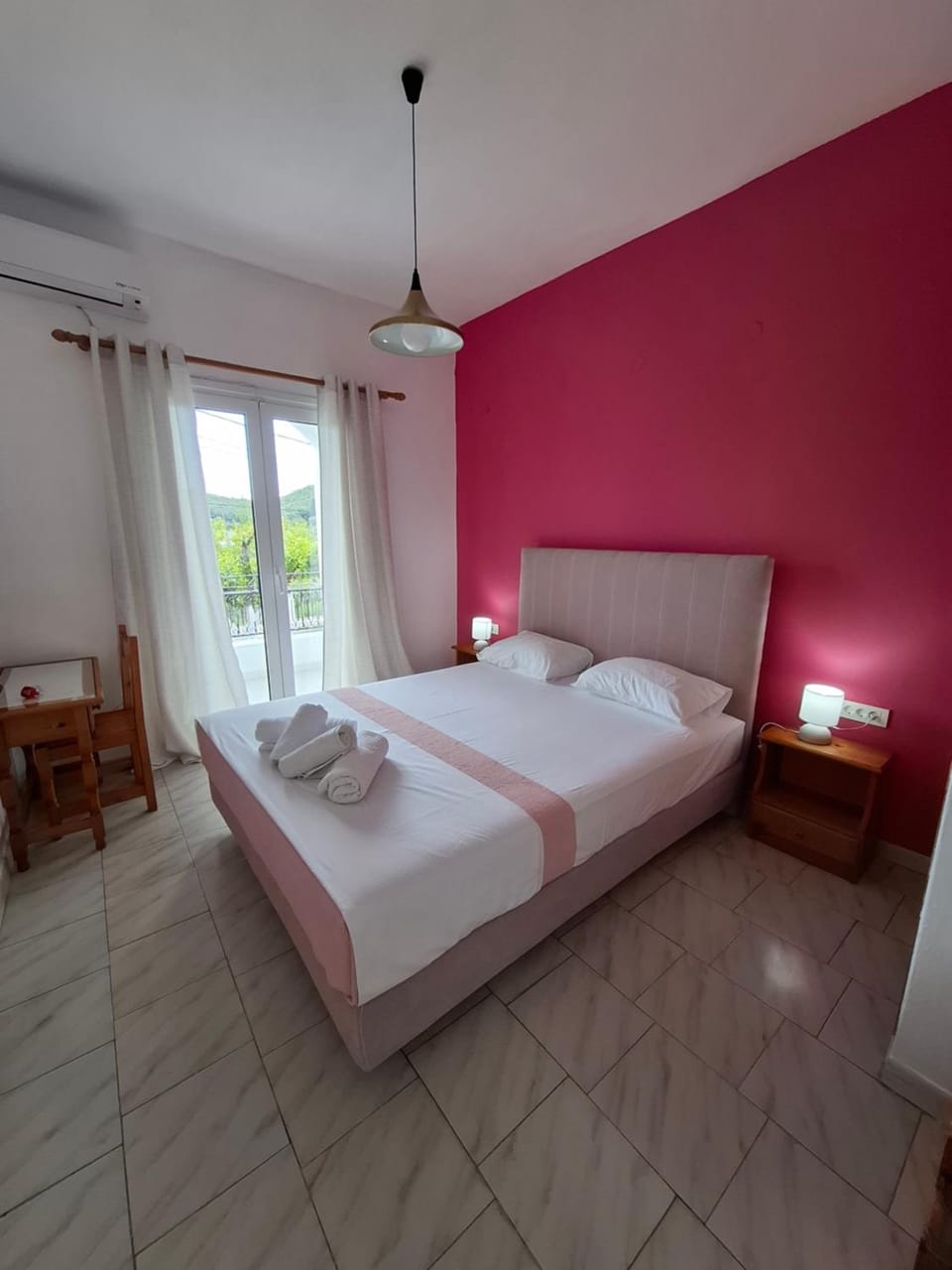 Bed, Photo of the whole room, Bedroom, Garden view