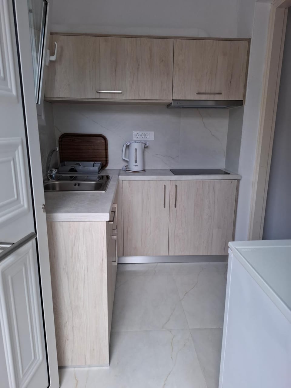 Facade/entrance, Kitchen or kitchenette, stove