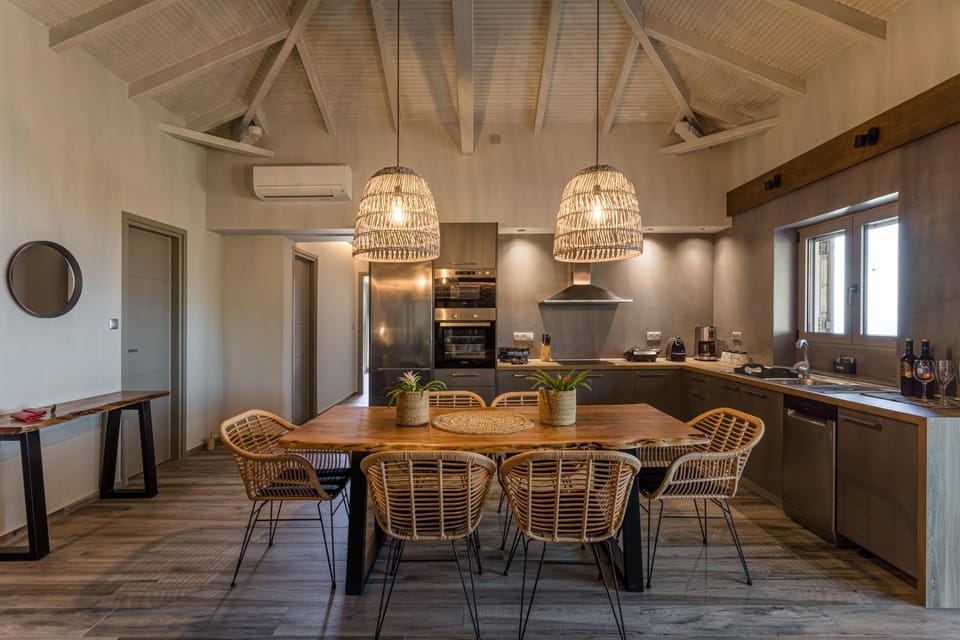 Coffee/tea facilities, Kitchen or kitchenette, Dining area