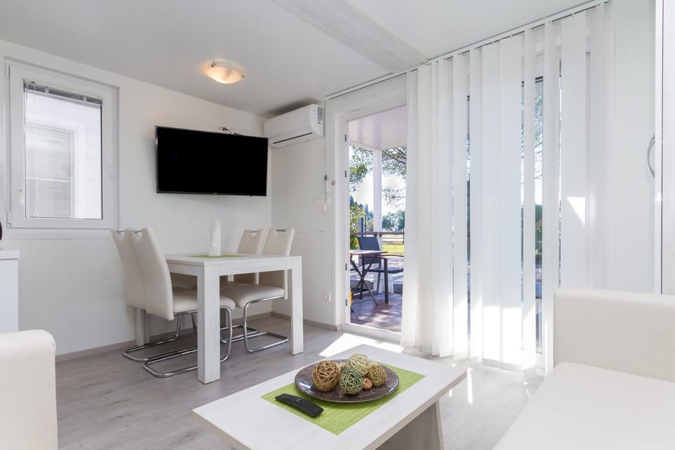TV and multimedia, Dining area