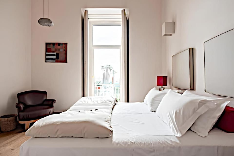 Photo of the whole room, Sea view, air conditioner