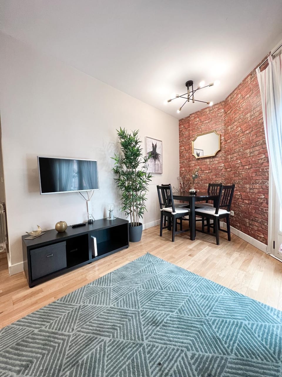 TV and multimedia, Dining area