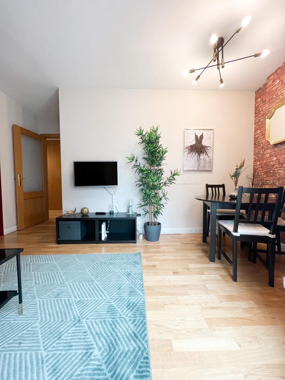 TV and multimedia, Dining area