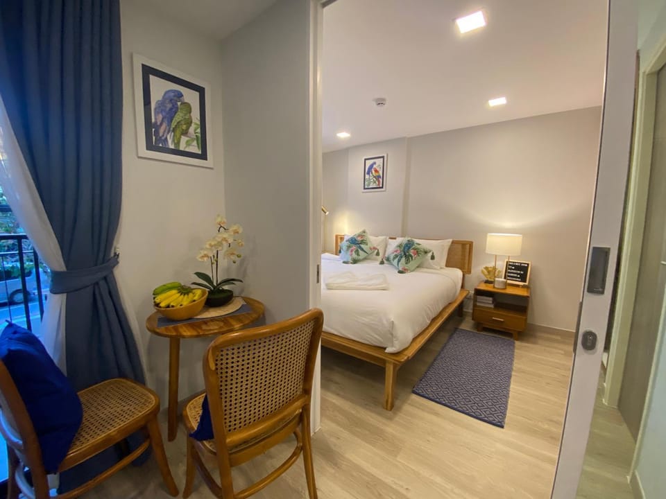 Bed, Living room, Bedroom