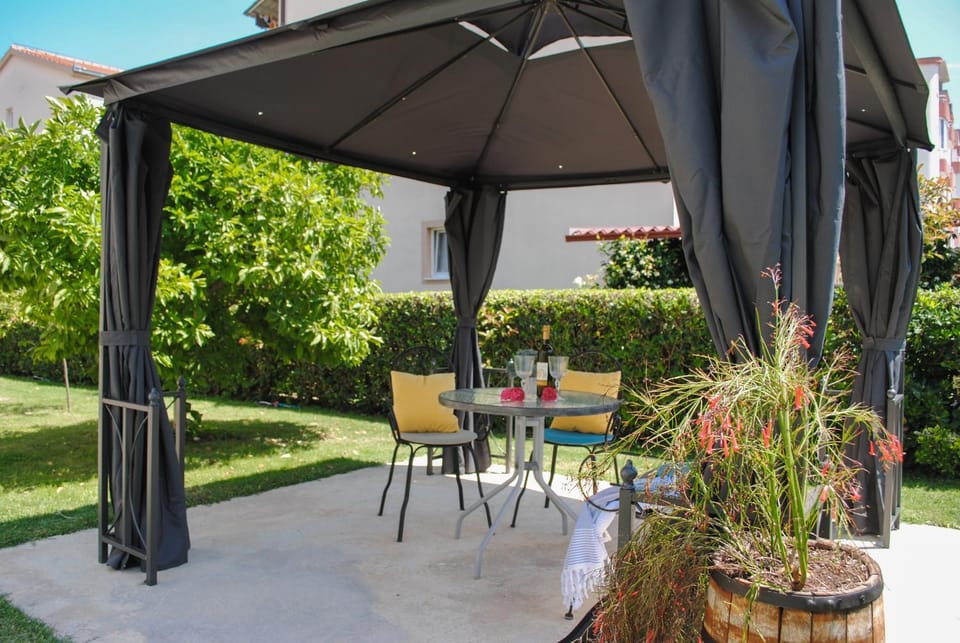 Cozy apartment with garden Apartment in Šibenik-Knin County, Croatia