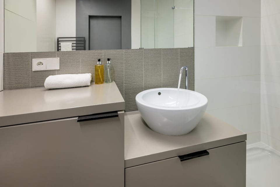 Bathroom, towels