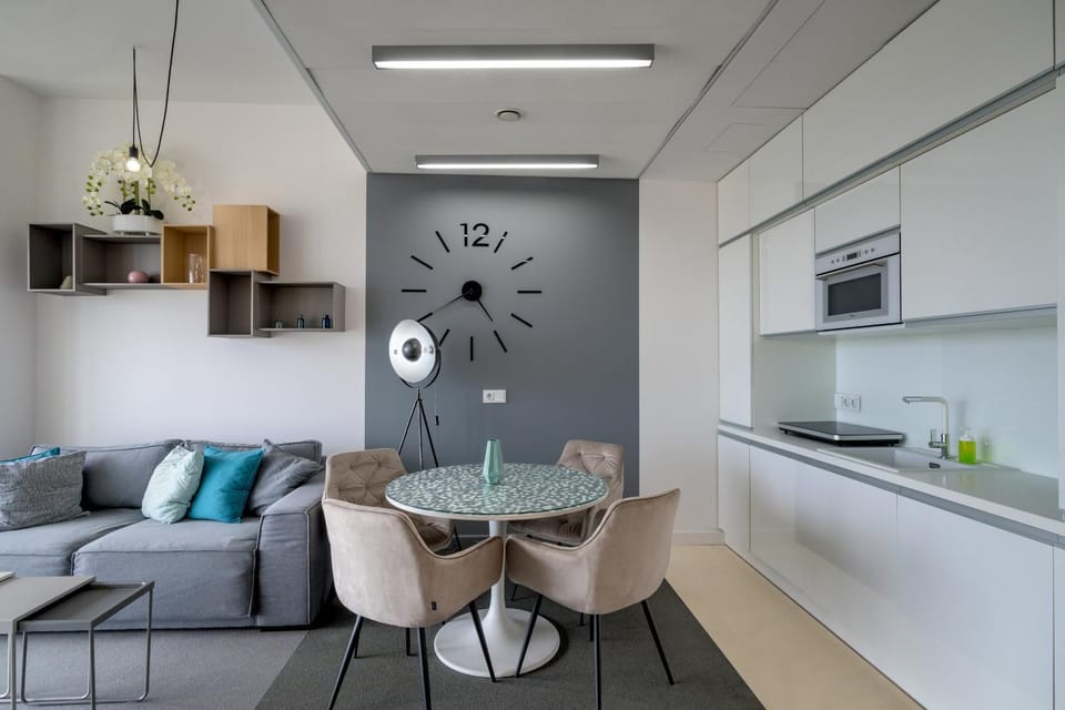 Kitchen or kitchenette, Living room, Seating area, Dining area