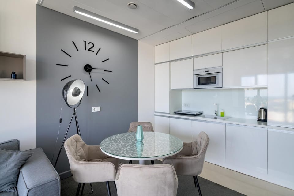 Kitchen or kitchenette, Seating area, Dining area