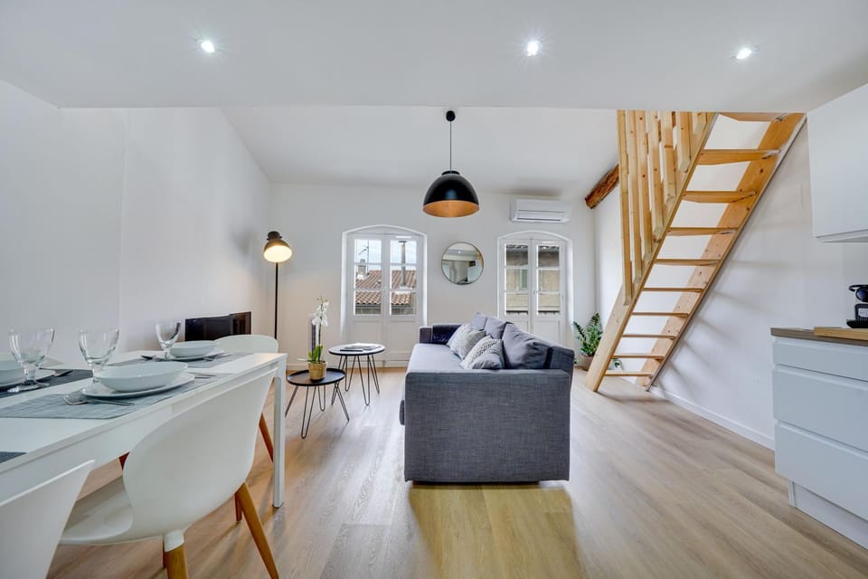 Living room, Seating area, Dining area