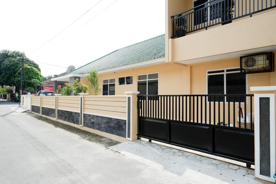 Facade/entrance