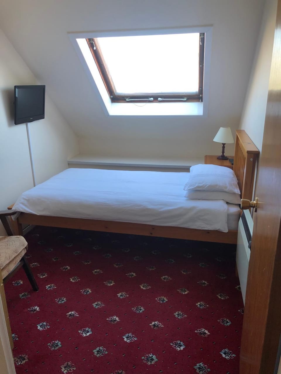 Bed, TV and multimedia, Bedroom, internet