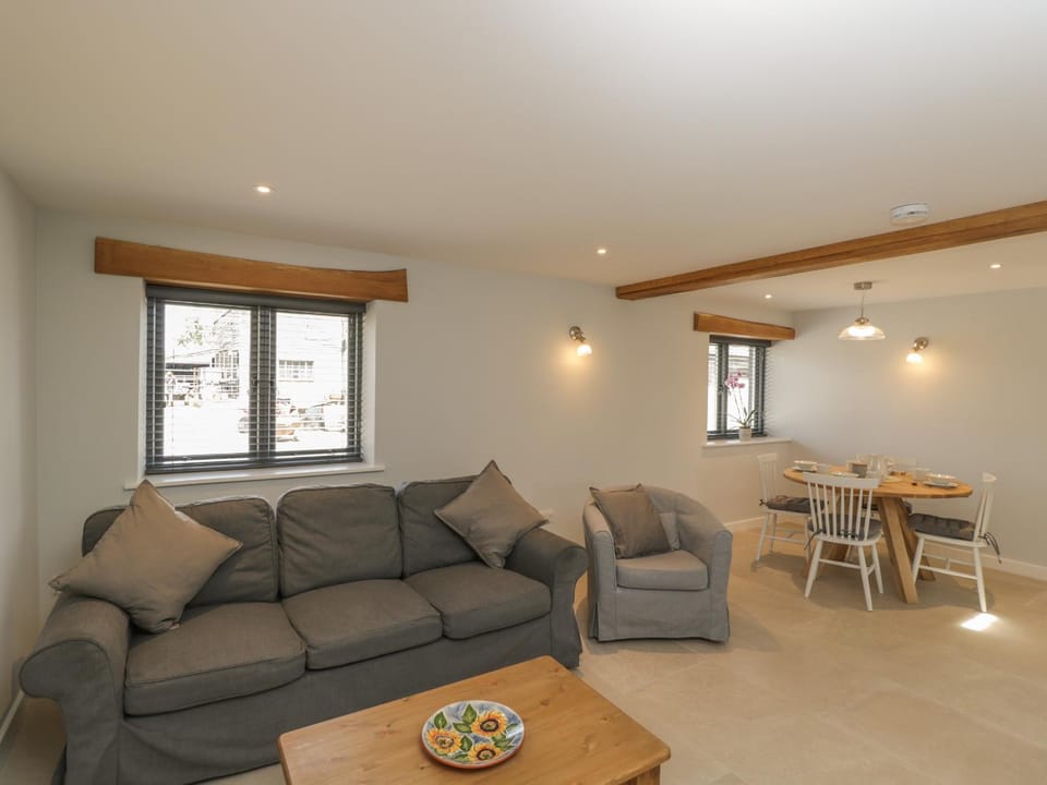 Swallows, 1 The Old Stables House in West Oxfordshire District