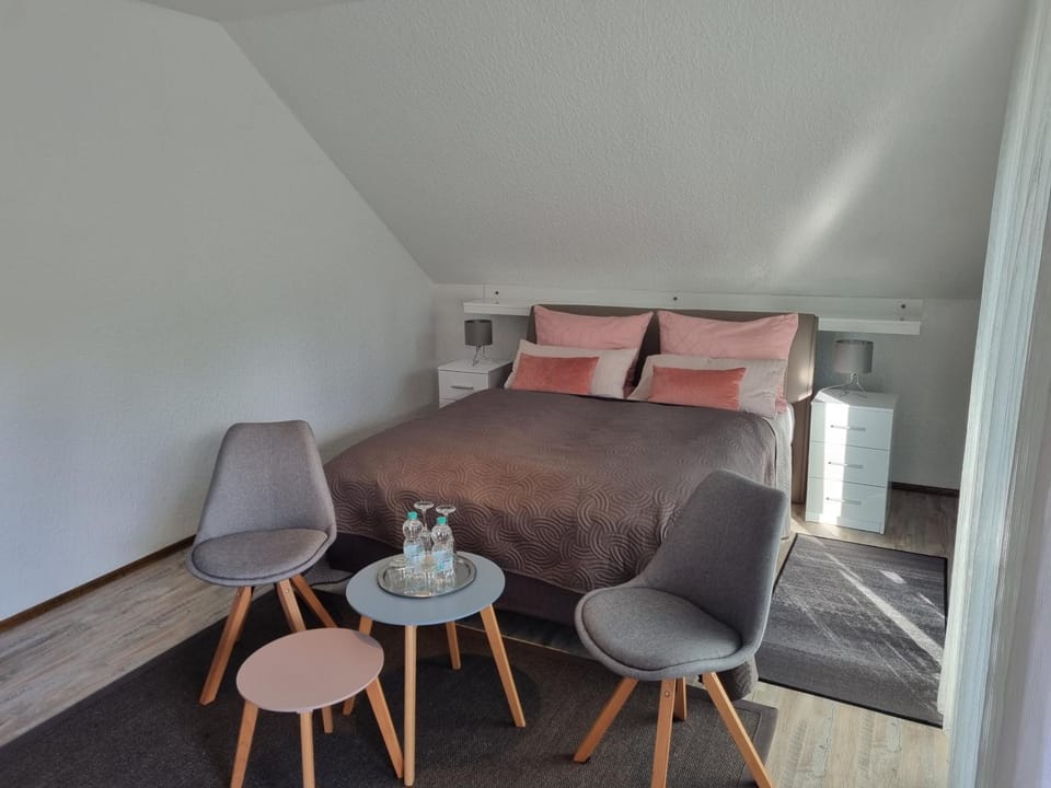 Bed, Photo of the whole room
