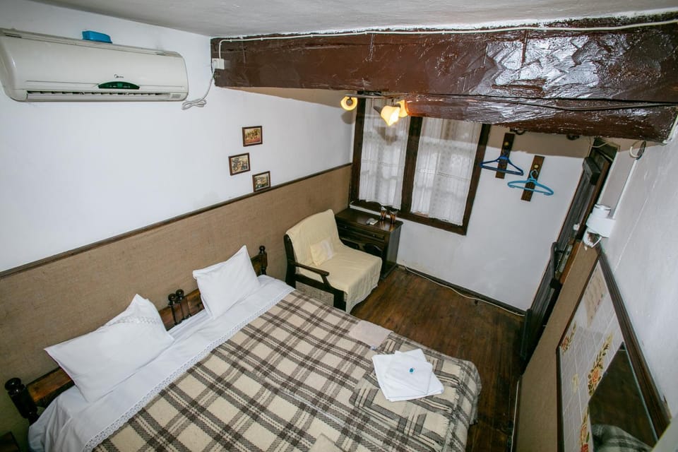 Day, Photo of the whole room, Bedroom, On site