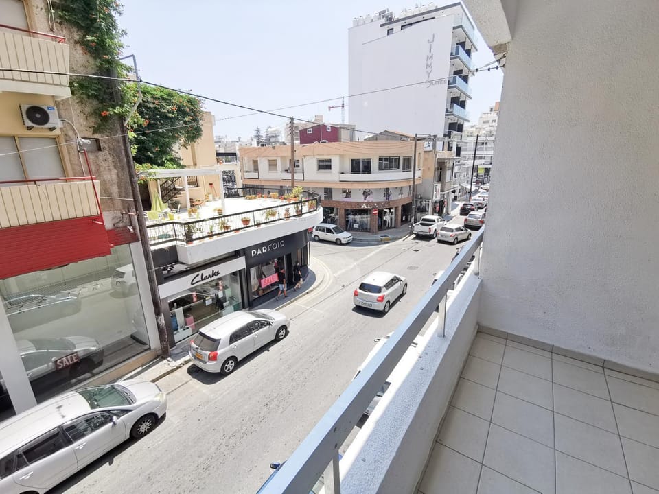 Balcony/Terrace, Street view