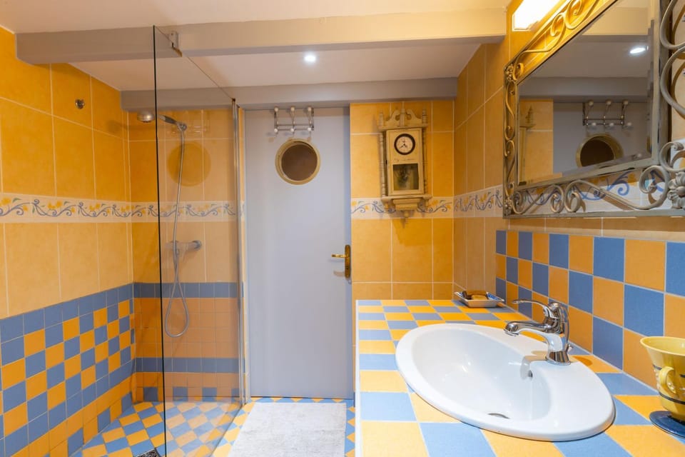 TerràThana House in Centre-Val de Loire