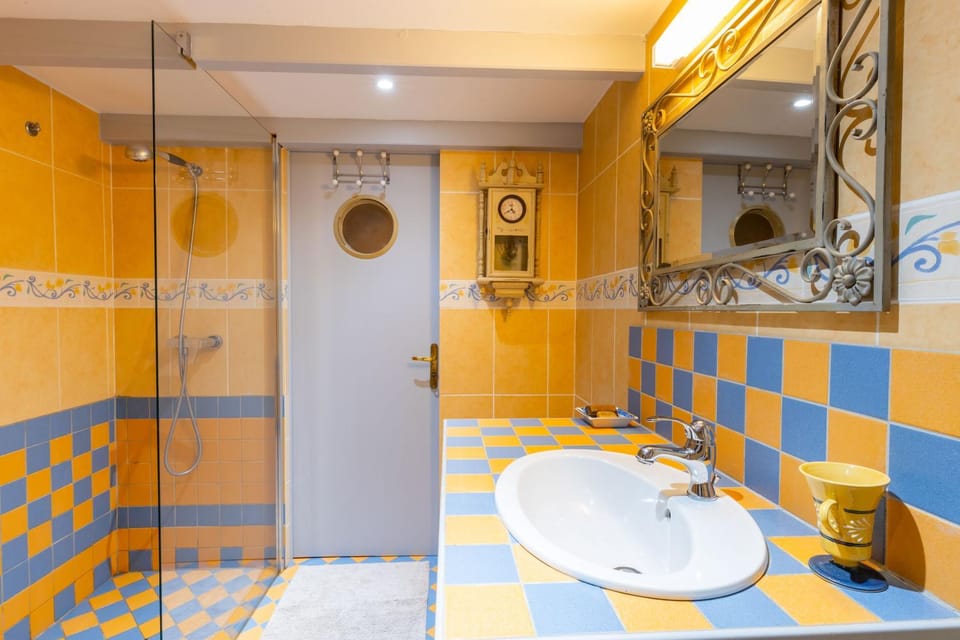 TerràThana House in Centre-Val de Loire