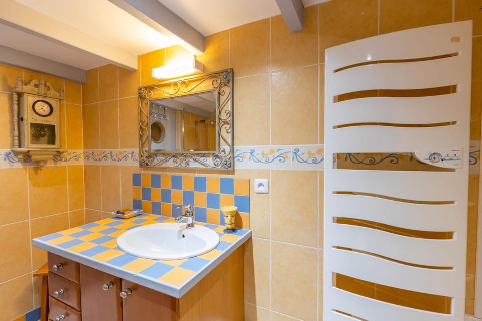 TerràThana House in Centre-Val de Loire