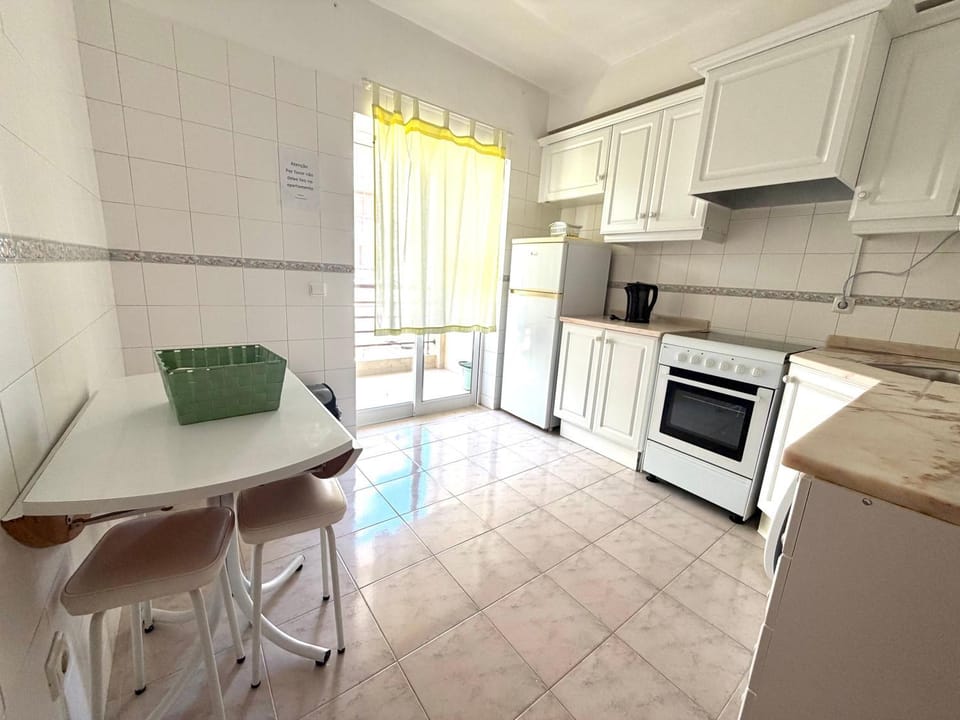 Kitchen or kitchenette, Dining area, oven, stove, toaster