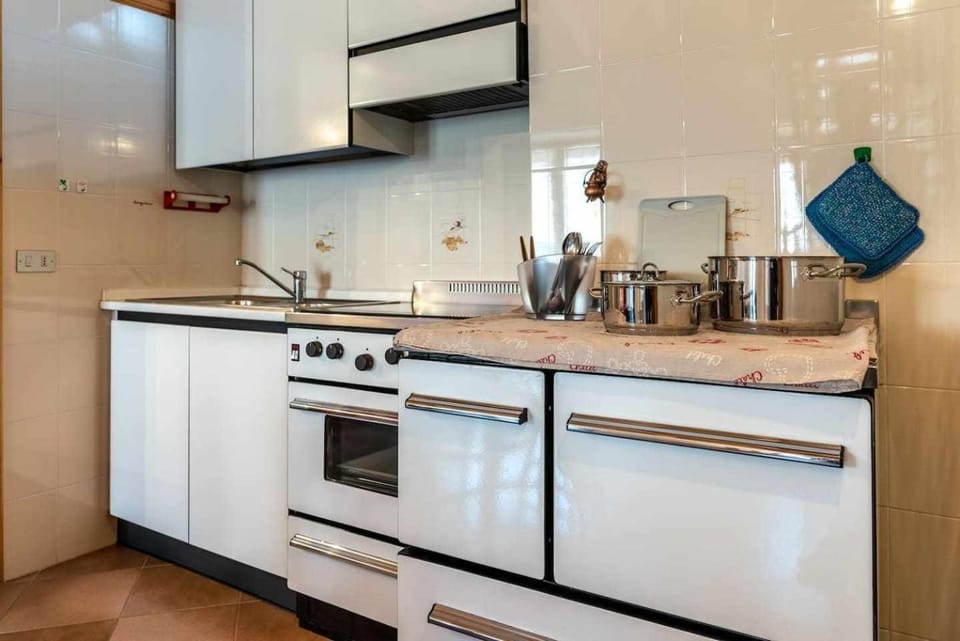 Kitchen or kitchenette, oven