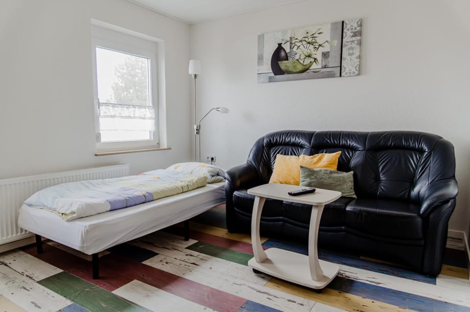 Bed, Living room, Photo of the whole room, Seating area