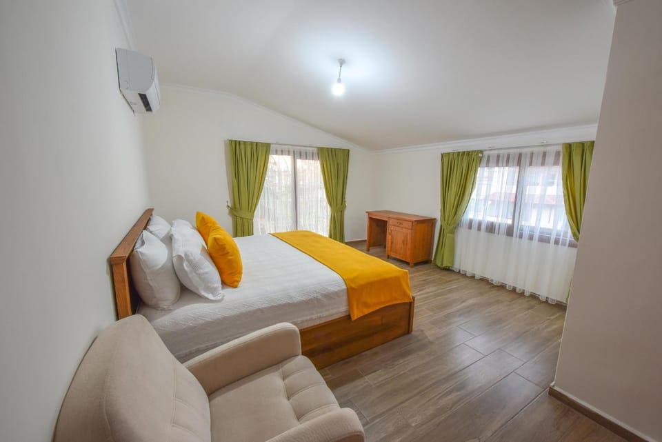 Photo of the whole room, Decorative detail, Bedroom