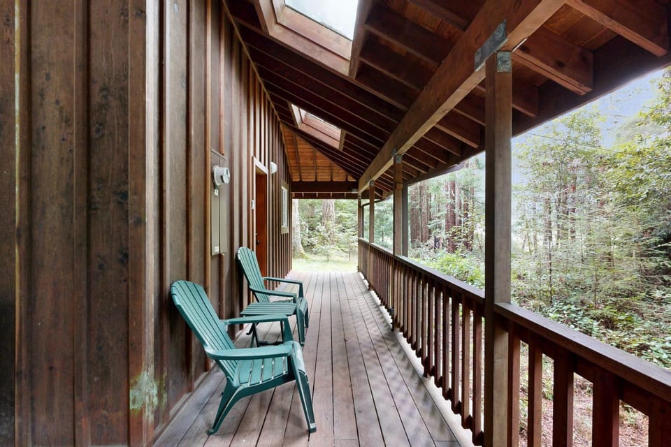 Little River Retreat- Dog Friendly with Grill House in Little River