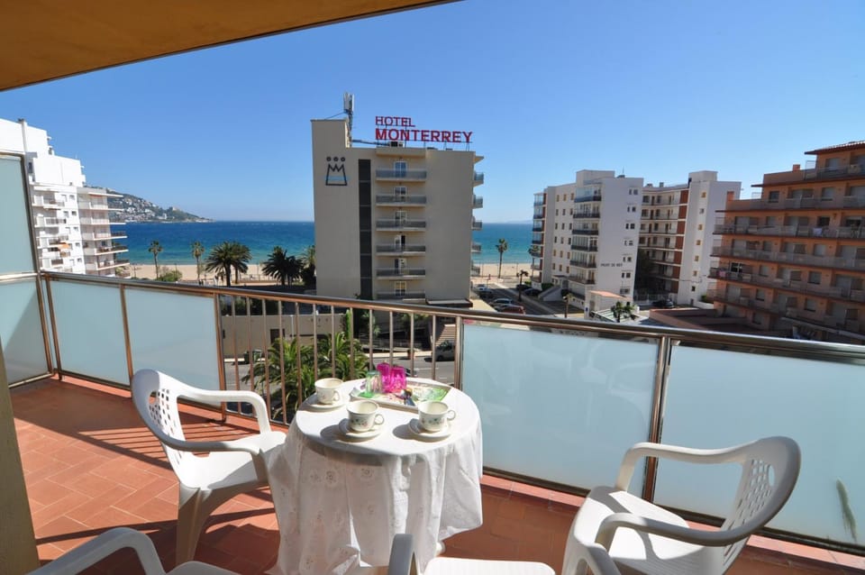View (from property/room), Balcony/Terrace, Dining area, Beach, Sea view