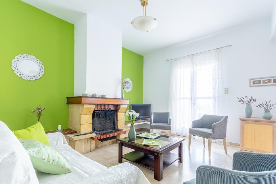 Living room, Seating area, Dining area, flat iron
