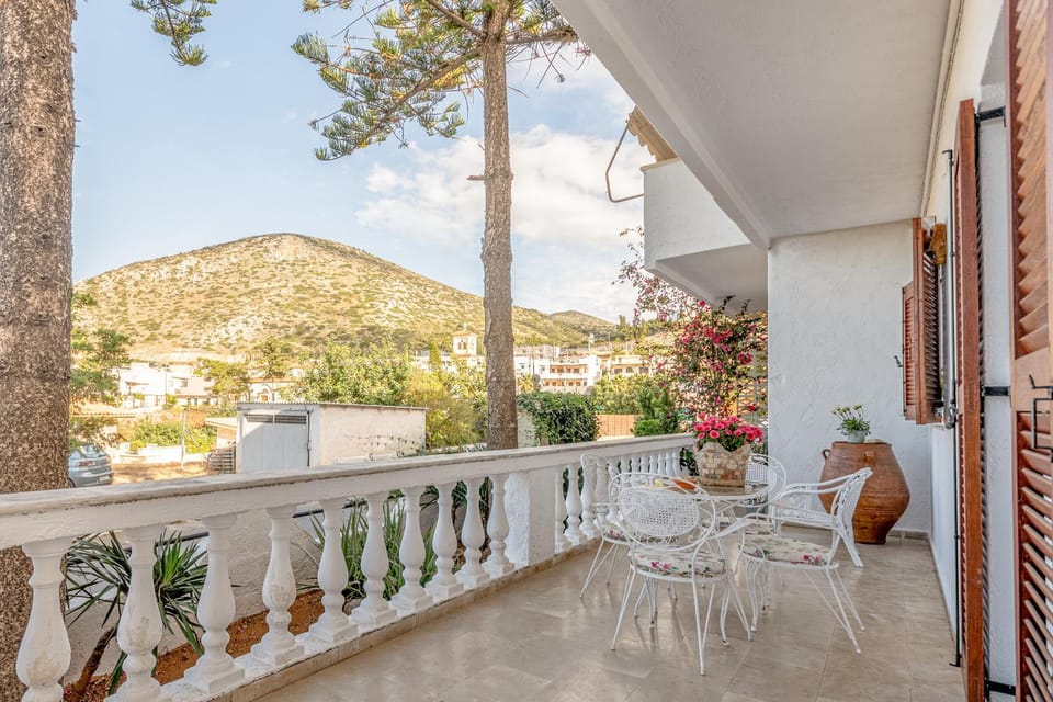 Property building, Patio, Day, Natural landscape, View (from property/room), Balcony/Terrace, Dining area, Mountain view