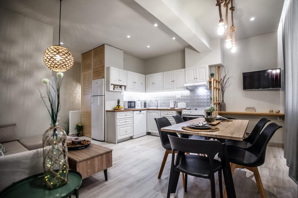 Kitchen or kitchenette, Living room, Seating area, Dining area