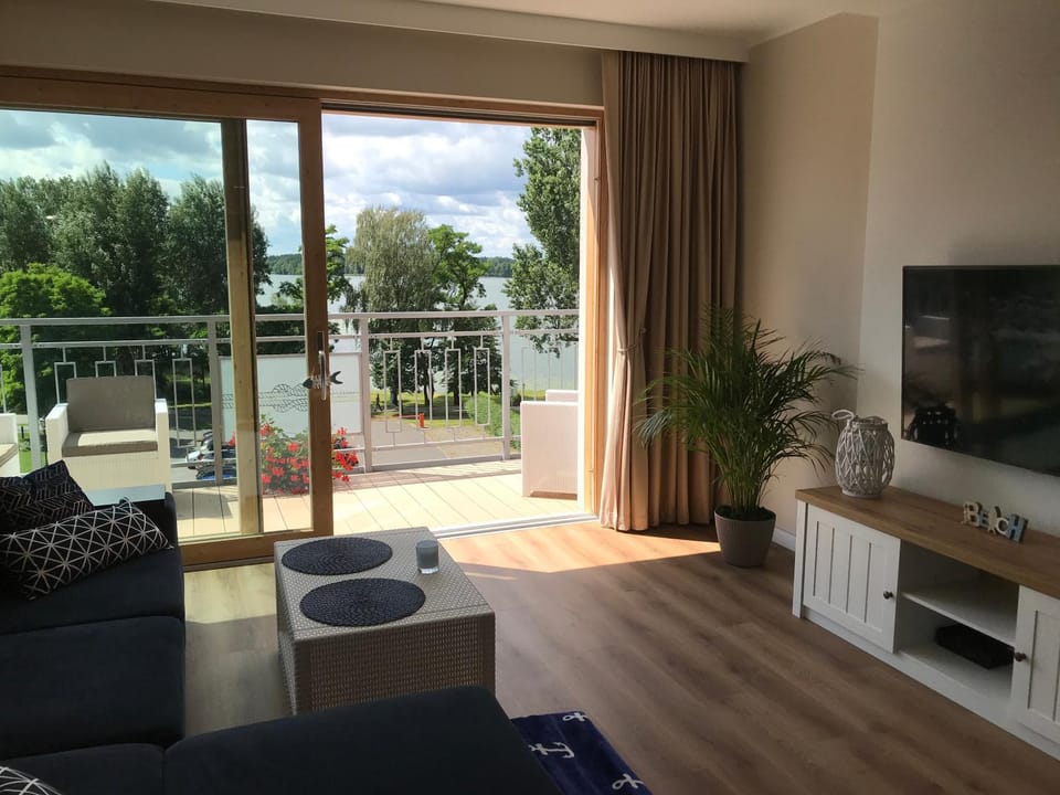 Living room, Lake view