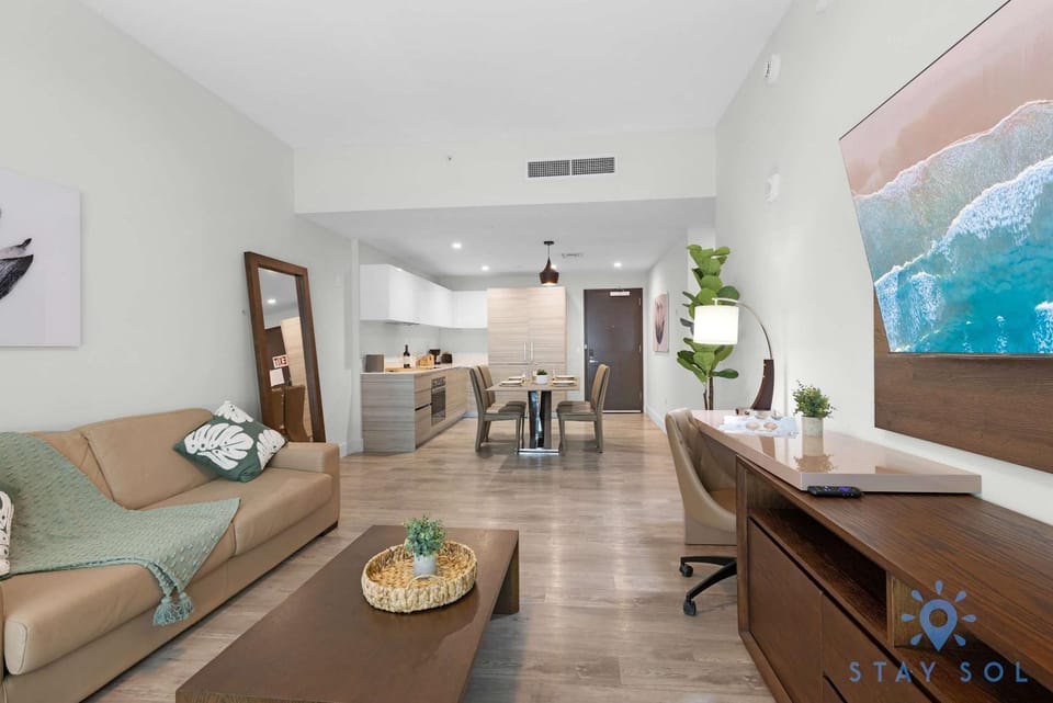Tropical Oasis - Rooftop Pool- Near Beach - Gym Apartment in Hollywood Beach