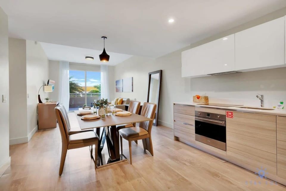 Condo Resort - Best Stay - Balcony - Rooftop pool - Gym Apartment in Hollywood Beach