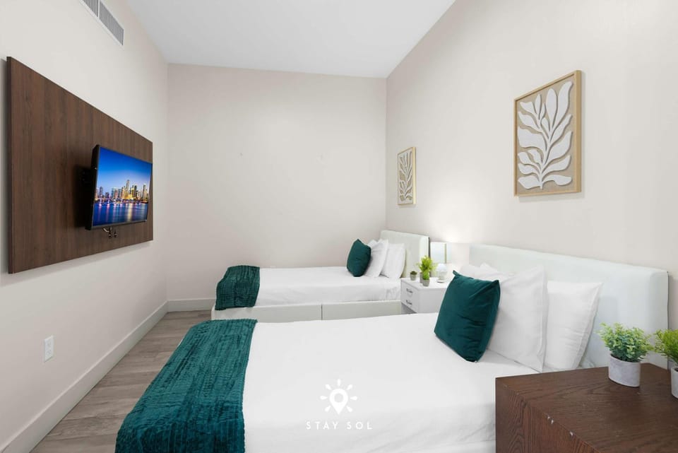 Modern Resort - Terrace - Up To 6 - Near Beach Apartment in Hollywood Beach