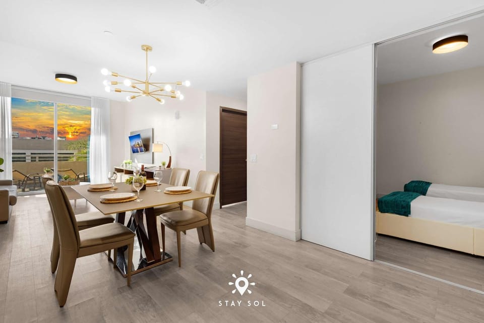 Modern Resort - Terrace - Up To 6 - Near Beach Apartment in Hollywood Beach