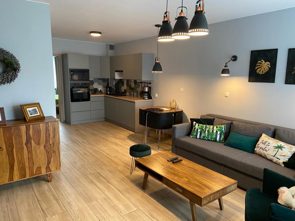 Kitchen or kitchenette, Living room, Seating area, Dining area, Communal kitchen