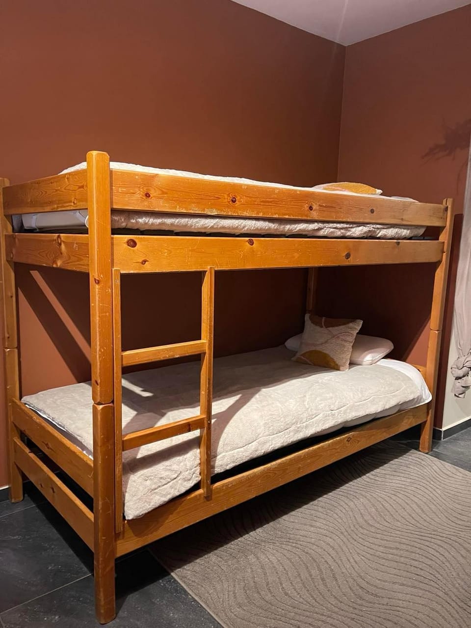 Bedroom, bunk bed
