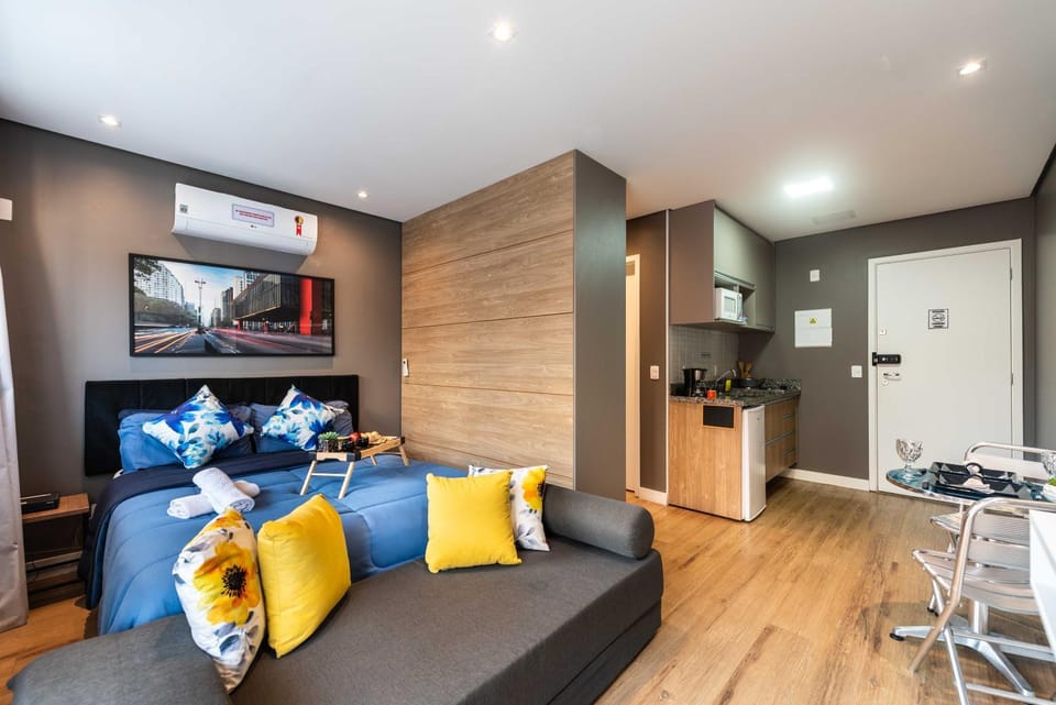 TV and multimedia, Kitchen or kitchenette, Living room, Seating area, Dining area