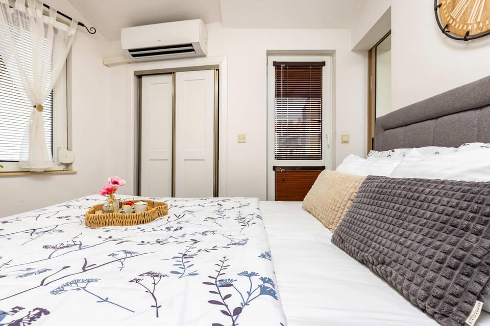 Stylish 1BD Flat with a terrace near the centre of Plovdiv by Flat Mаnager Apartment in Plovdiv