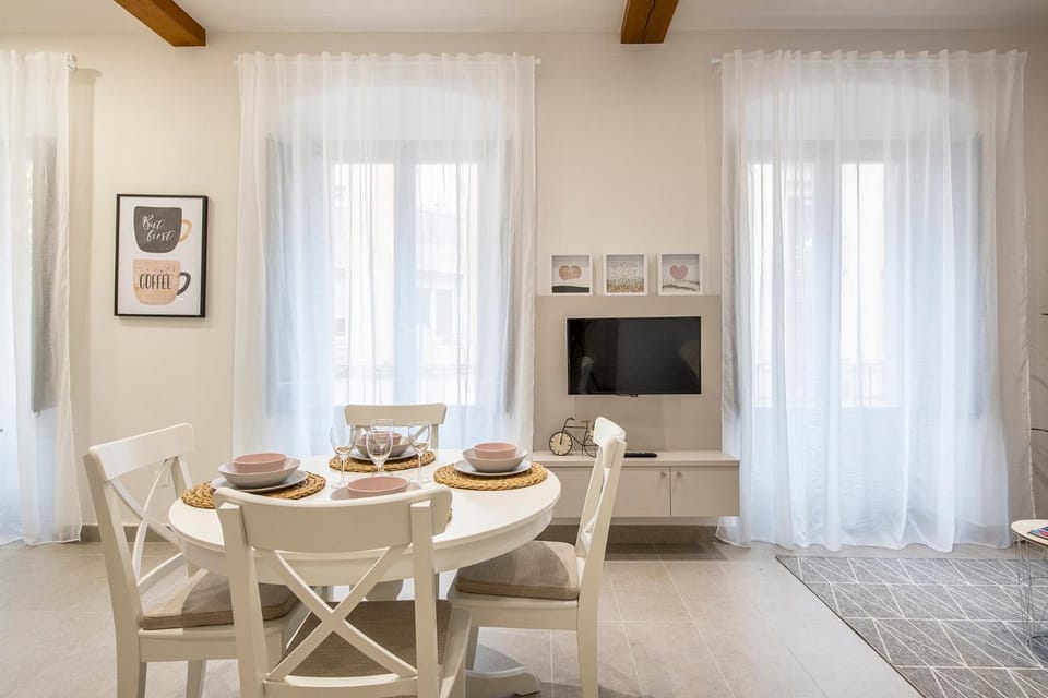 Living room, Seating area, Dining area