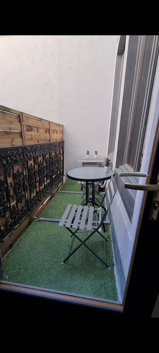 Appartement cosy avec balnéo, balcon, clim à 15 min de la Cité Apartment in Carcassonne