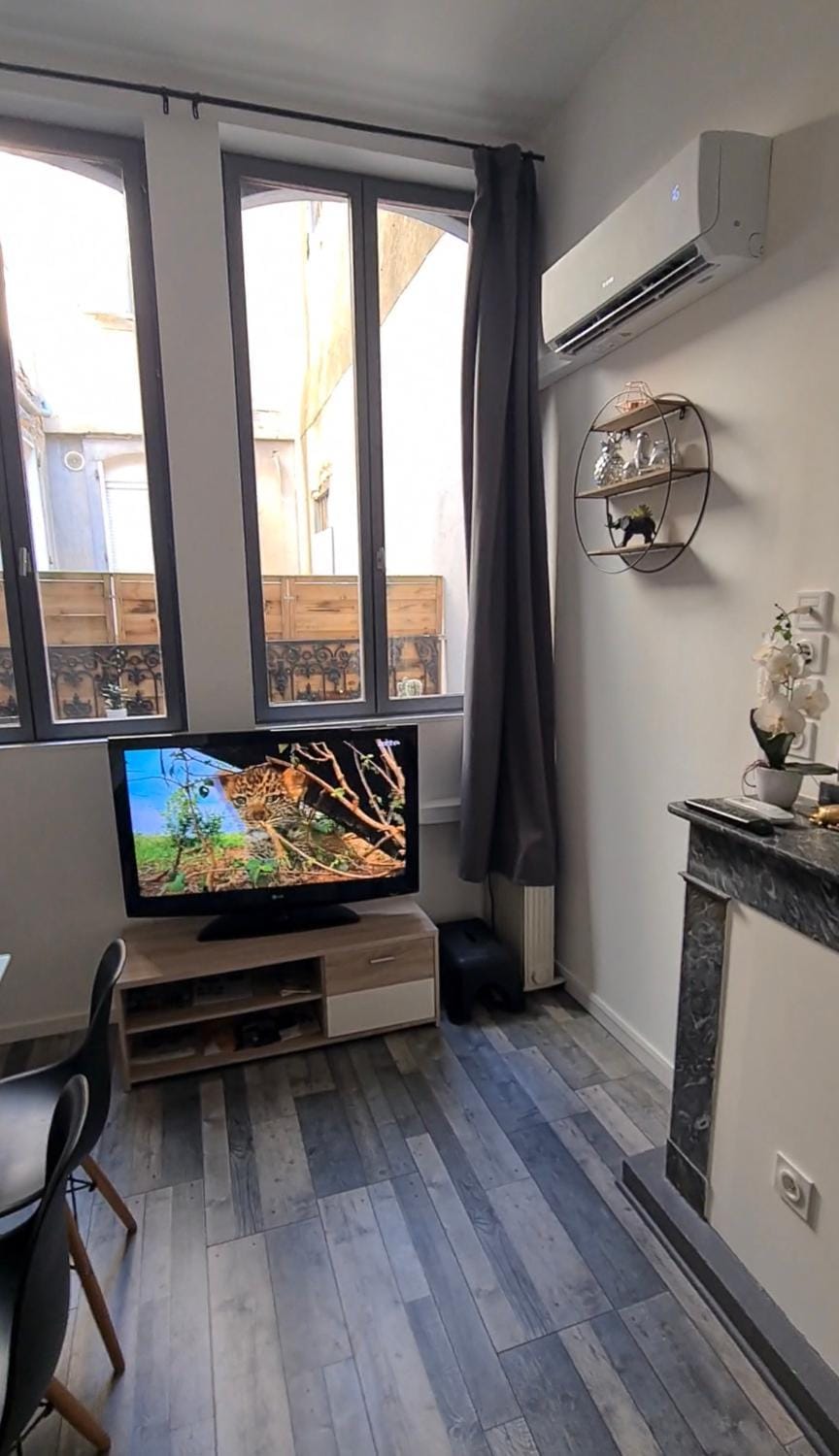 Appart cosy avec balnéo, balcon, clim à 15 min de la Cité Apartment in Carcassonne