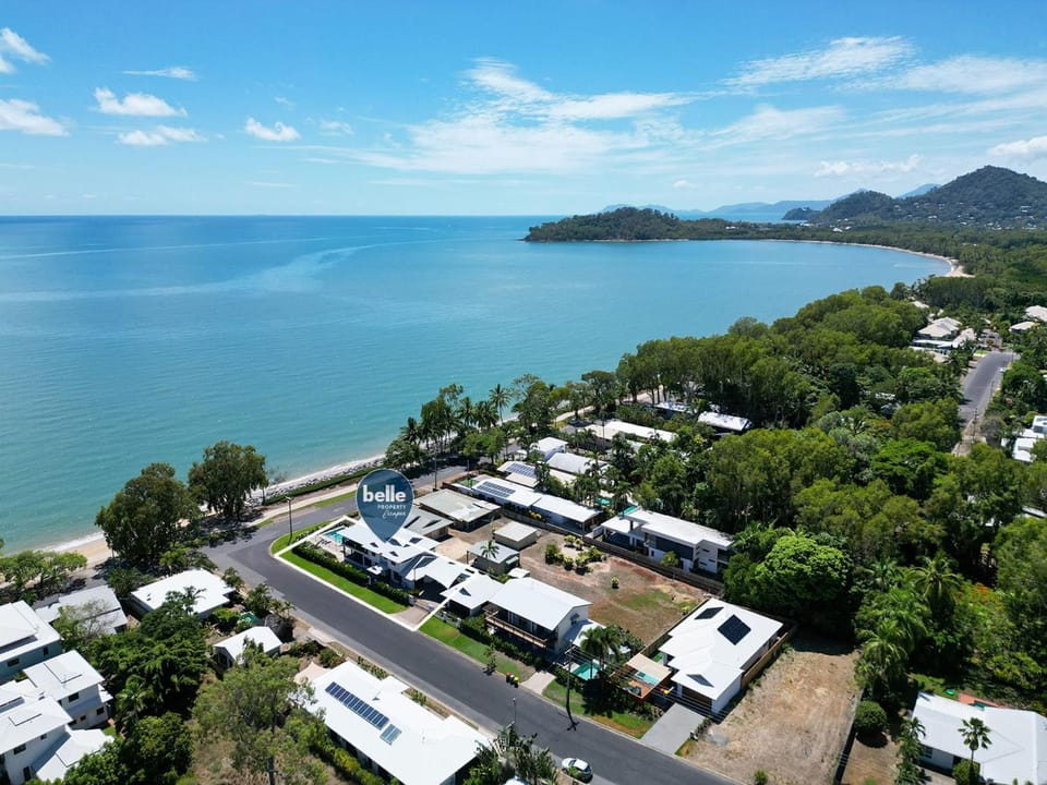 Neighbourhood, Sea view