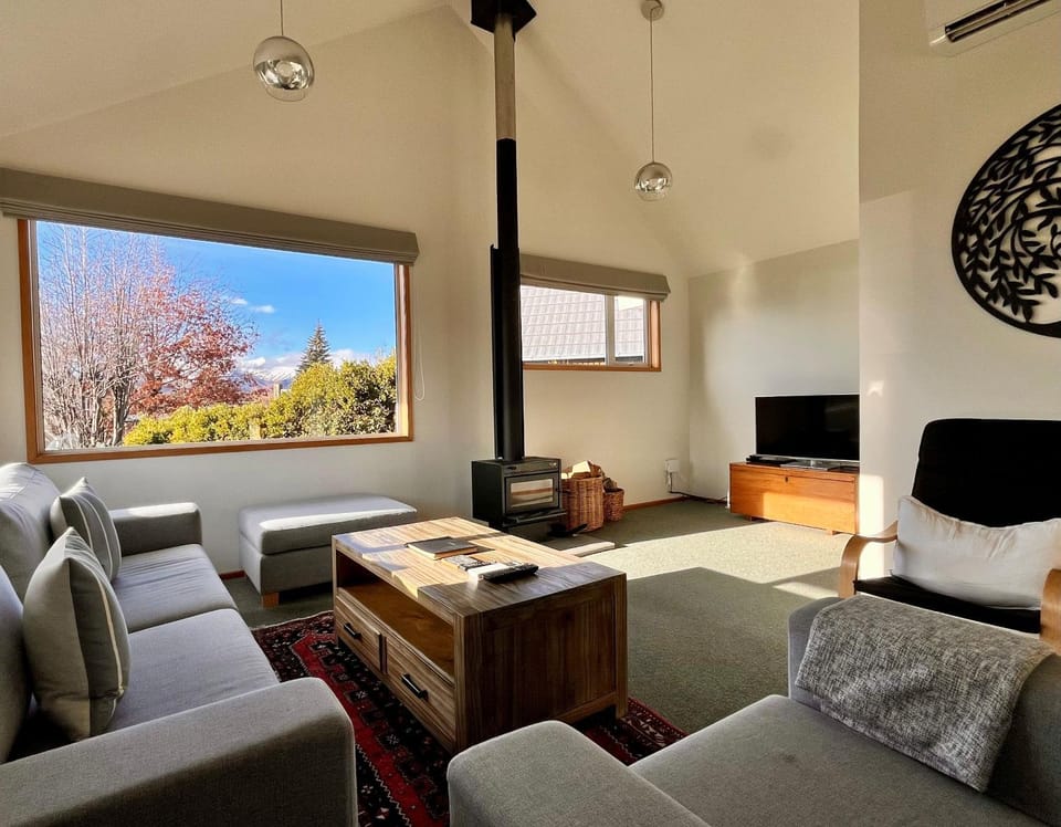 TV and multimedia, Living room, fireplace