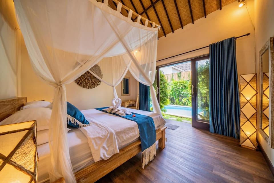 Bedroom, Pool view