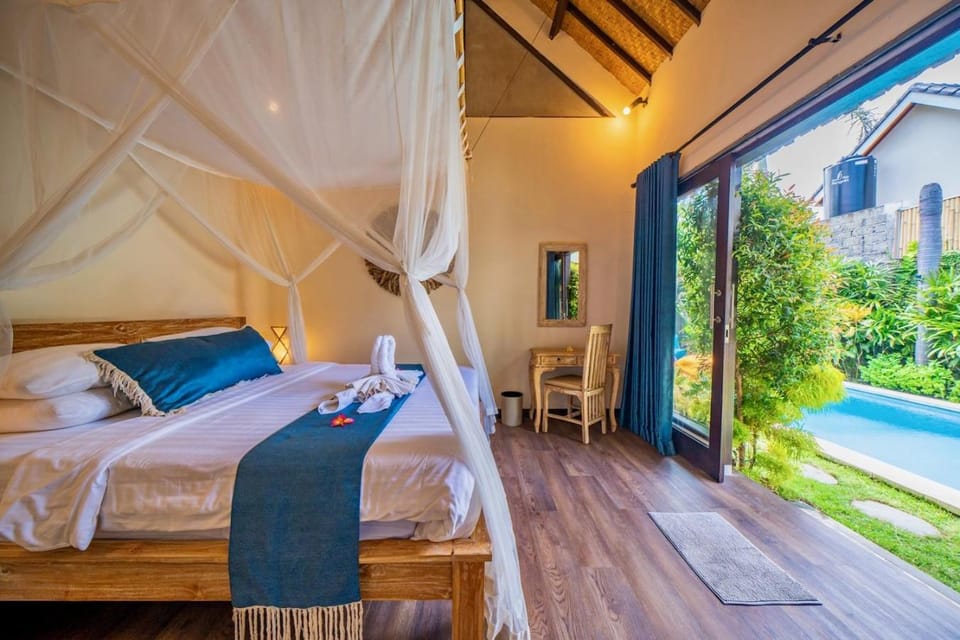 Bedroom, Pool view