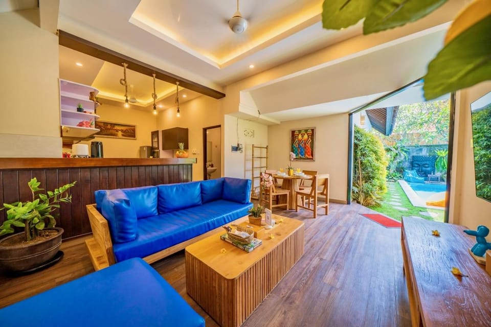 Living room, Dining area, Garden view