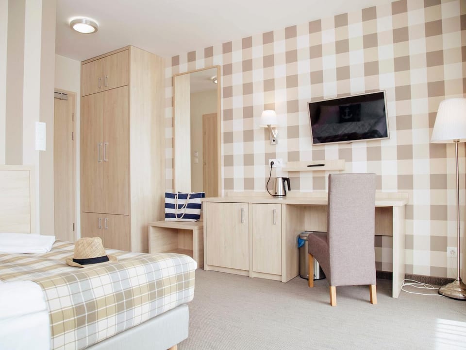 TV and multimedia, Other, Photo of the whole room, Decorative detail, On site, Area and facilities