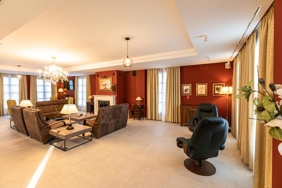 Communal lounge/ TV room